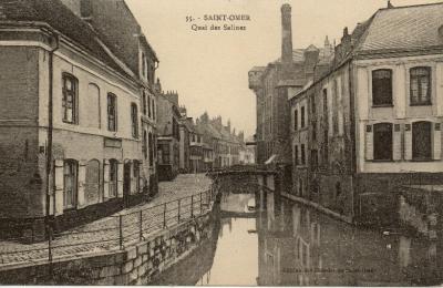 Ce quai longe la rivière Ste Claire, autrefois les bâteaux venaient y décharger leurs cargaisons de sel.